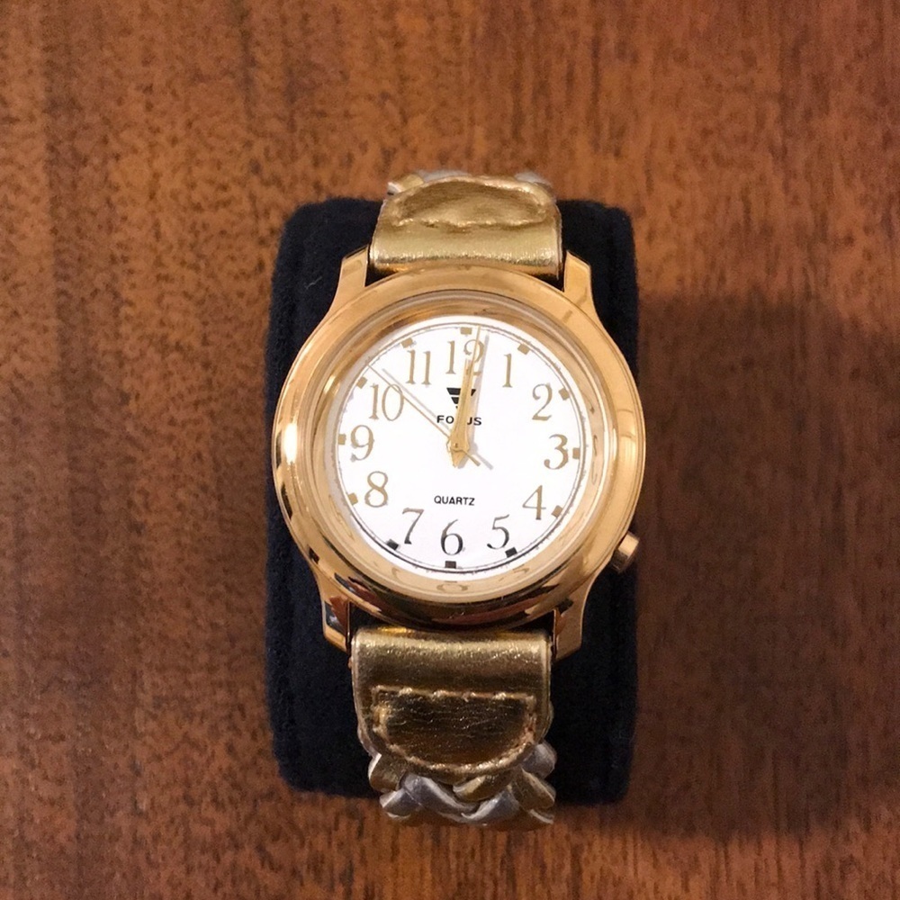 Simple Detail Focus Watch